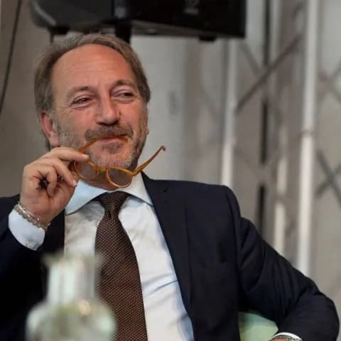 Oggi ospite a Vox Impresa, Seby Costanzo, creativo e imprenditore.