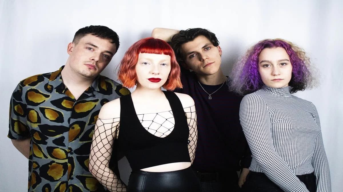 Right Now- Sophie and the Giants