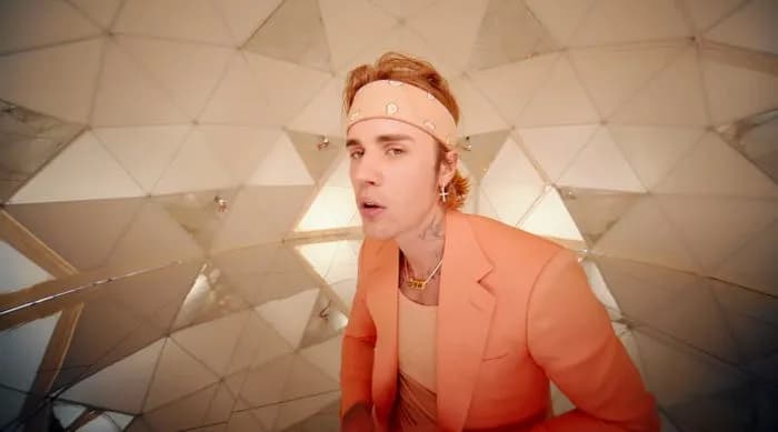 Peaches- Justin Bieber feat Daniel Caesar and Giveon