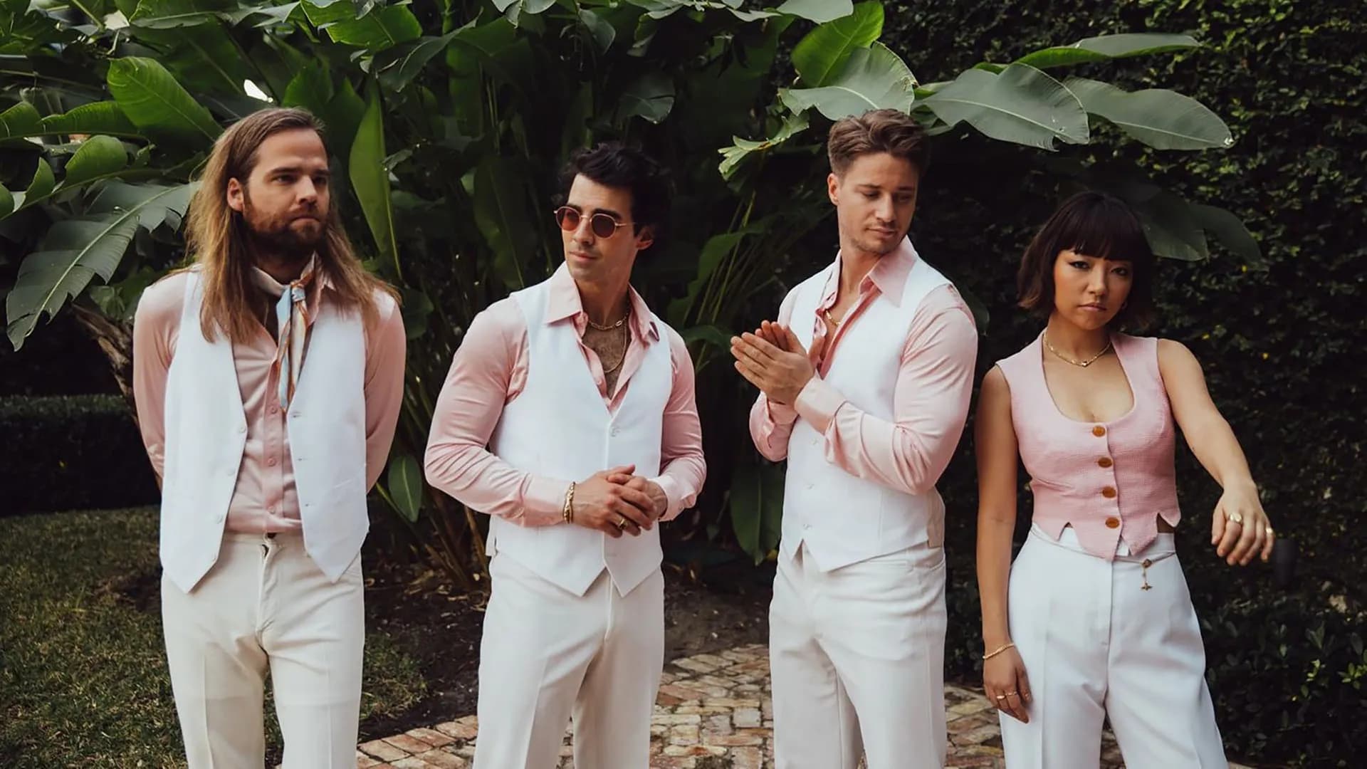 Dancing Feet- Kygo feat DNCE