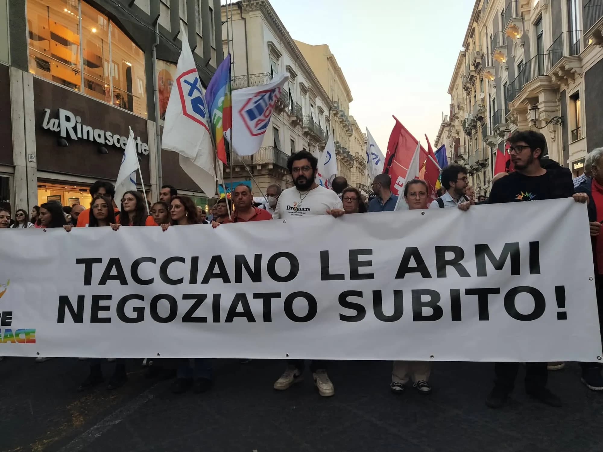 Catania dice no alla guerra: la manifestazione in via Etnea