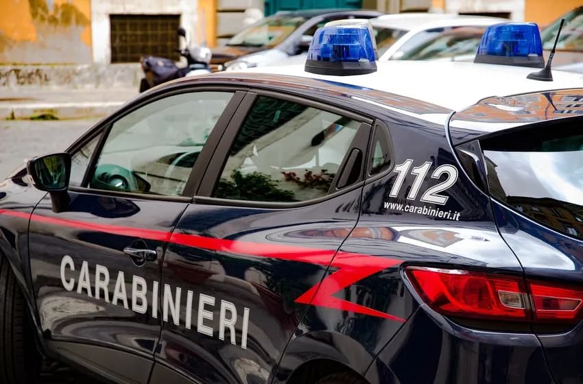 Droga: spaccia travestito da rider, arrestato a Catania