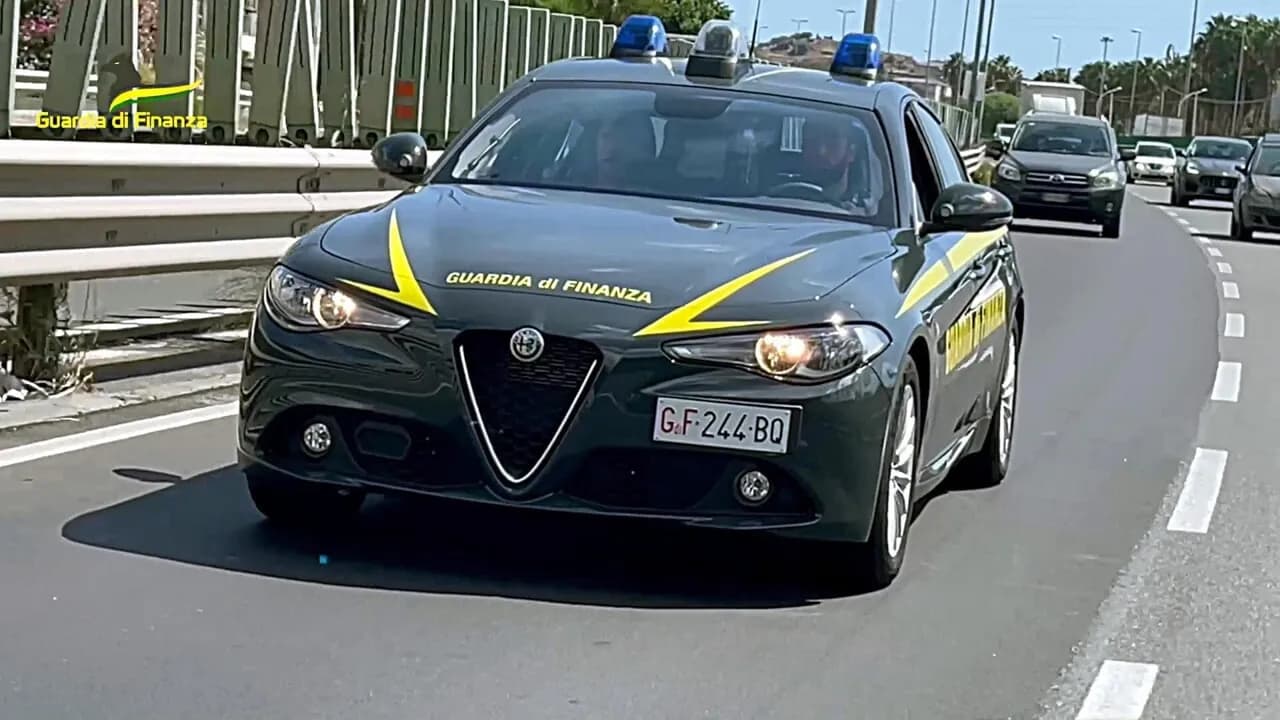 Indagato funzionario regionale, avrebbe favorito un imprenditore del settore rifiuti