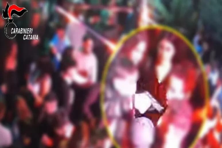 Estorsioni nei confronti di nota discoteca: 7 arresti, c’è anche un un adolescente