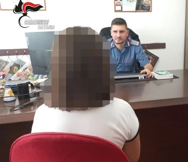 Violenza sessuale nei confronti delle alunne: ai domiciliari dirigente scolastico