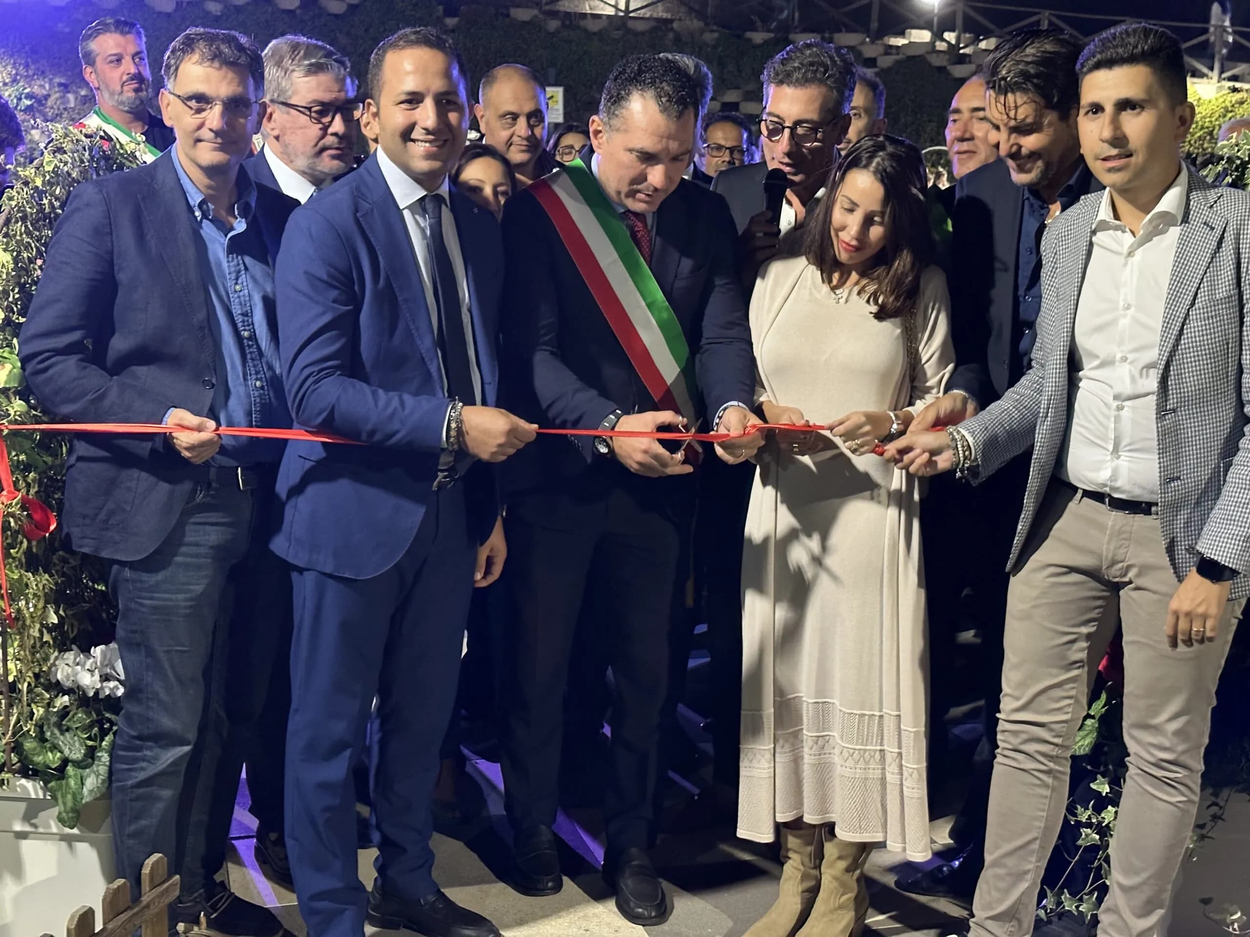 Inaugurata a Tremestieri Etneo la VI Festa dell’iris, dell’arancino, del vino e dell’artigianato