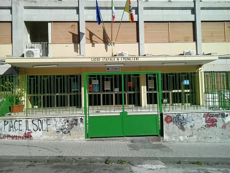 Minacce e pedinamenti ai danni di una donna: provvedimenti per uno stalker