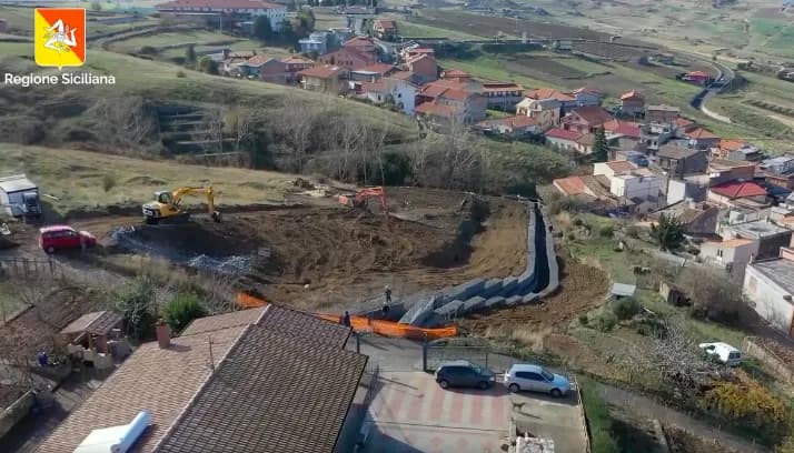 Frane, a Maletto ultimi lavori per mettere in sicurezza contrada Spirini