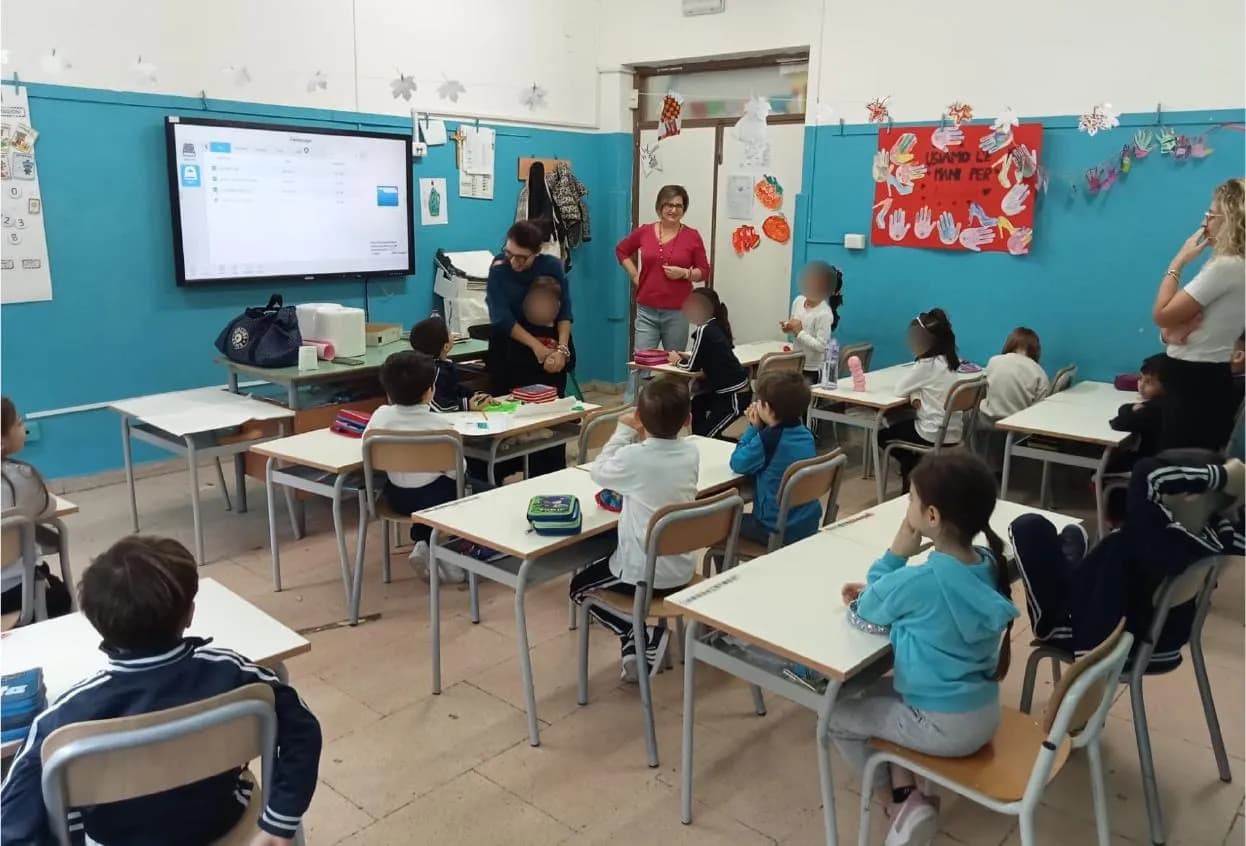 Progetto Green Village, imparare a fare la raccolta dei rifiuti tra i banchi di scuola