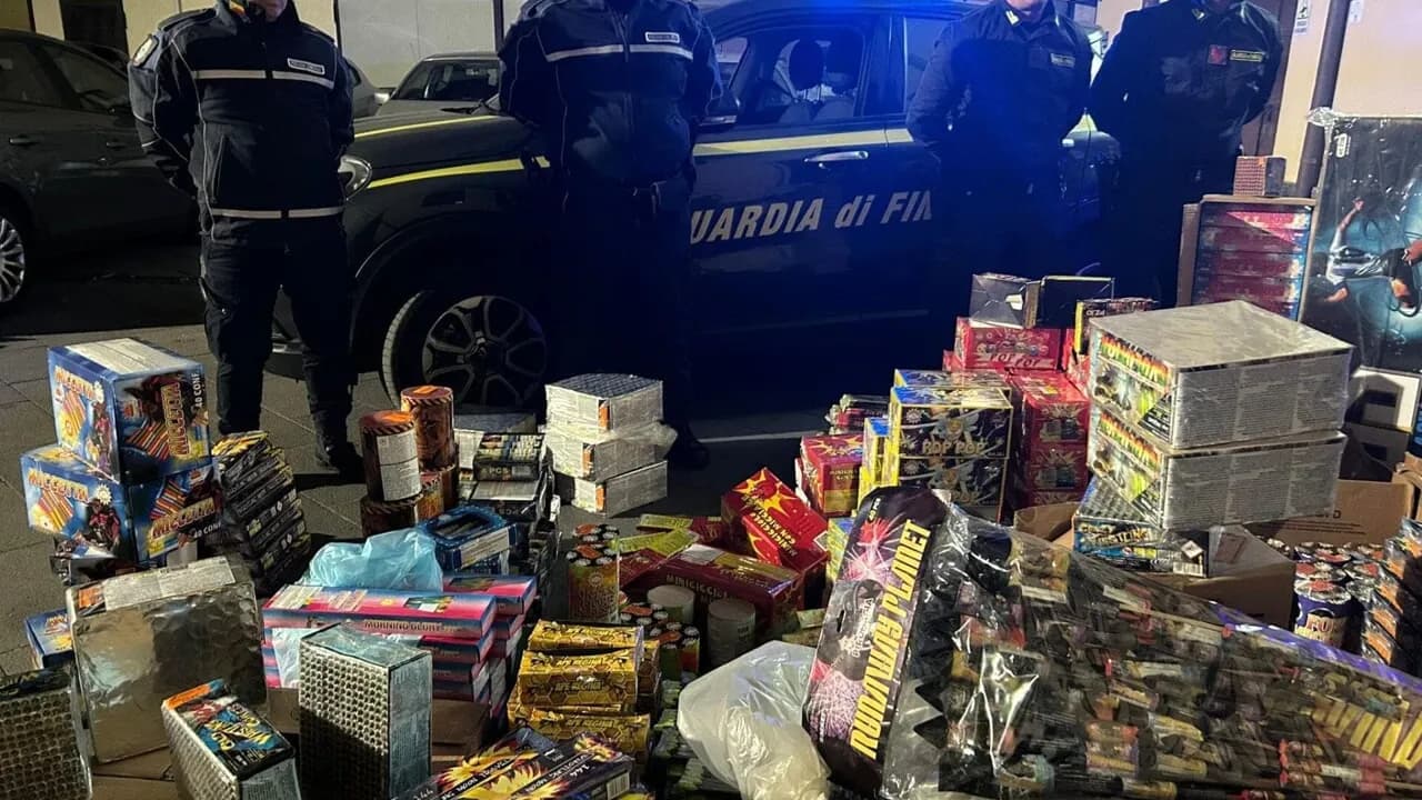 Catania, maxi sequestro di fuochi d’artificio illegali