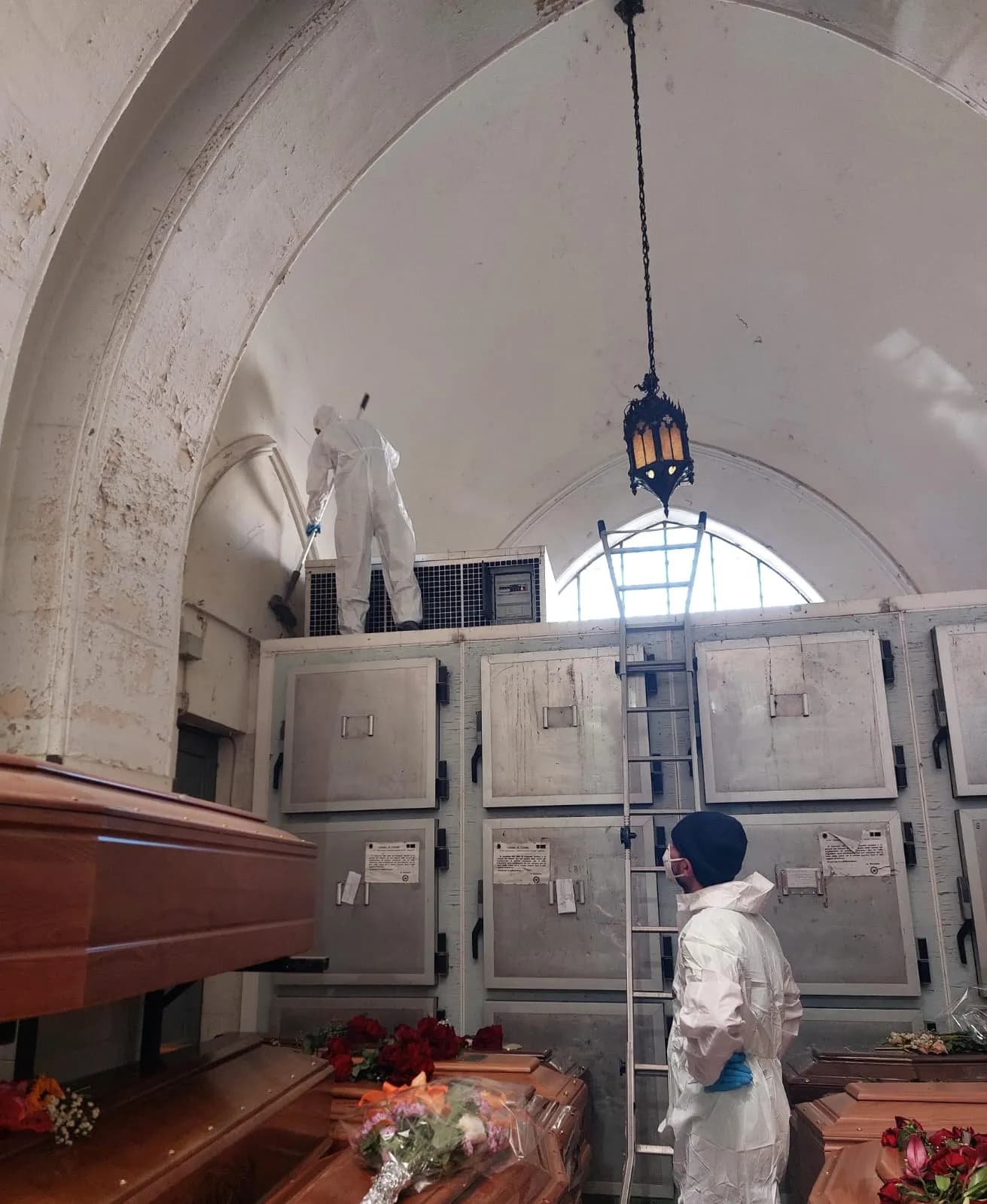 Catania, avviati i lavori di pulizia straordinaria del cimitero