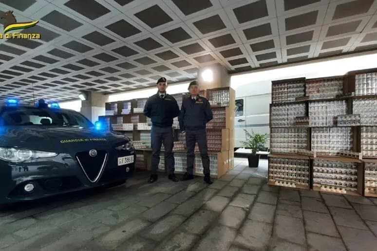 Contrabbando di sigarette: sequestro e arresti a Palermo