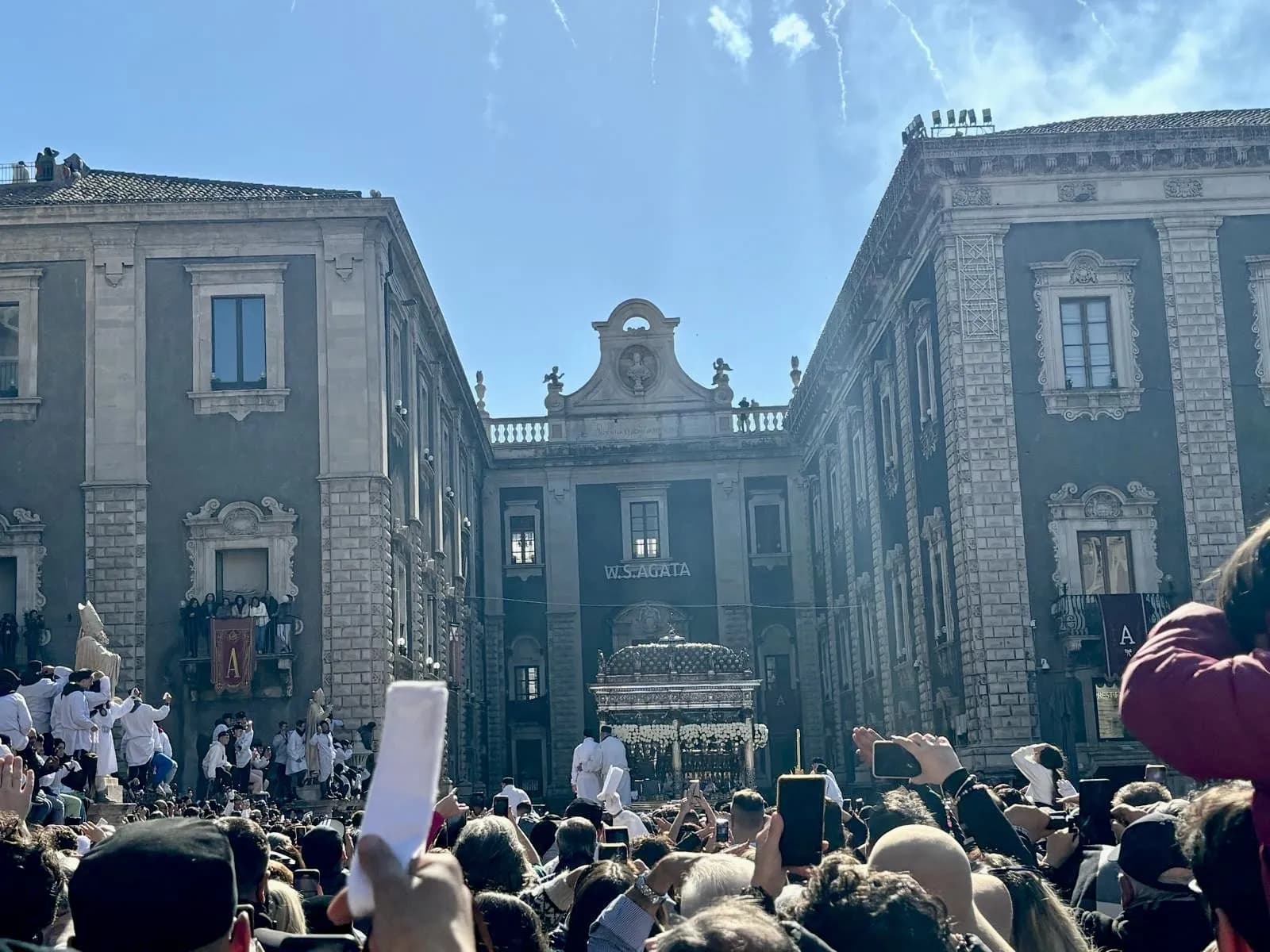 Una Festa all’insegna dell’ordine e della compostezza: a mezzogiorno il rientro di S. Agata in Cattedrale