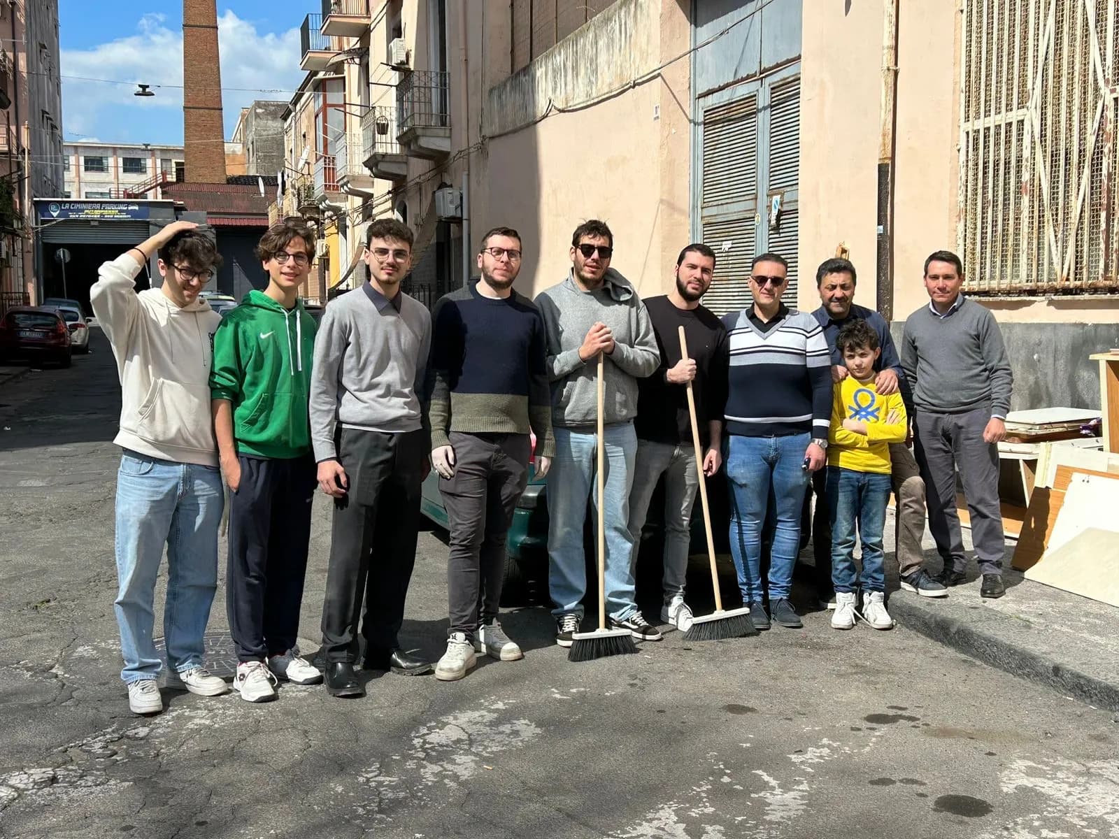 “Catania che pulisce”: eliminati i rifiuti di fronte la scuola Tempesta