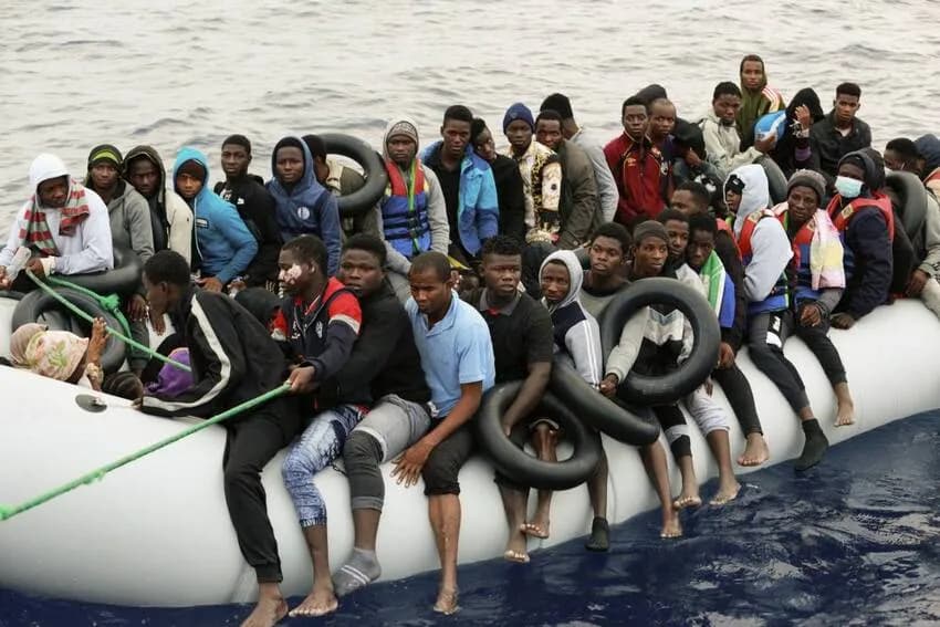 Migranti, notte di sbarchi a Lampedusa