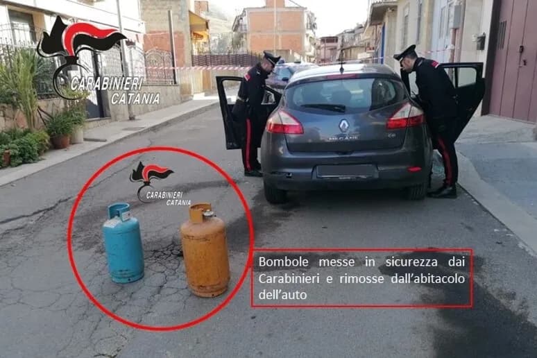 Tentano vendetta incendiando auto con bombole: tre arresti