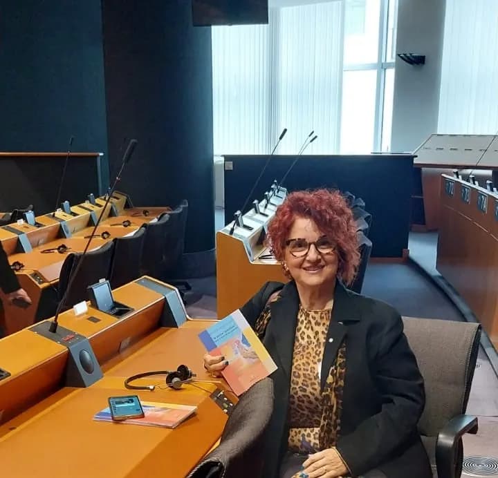 Presentato “Io penso positivo Diario di Bordo di una Pandemia” al Parlamento Europeo di Bruxelles