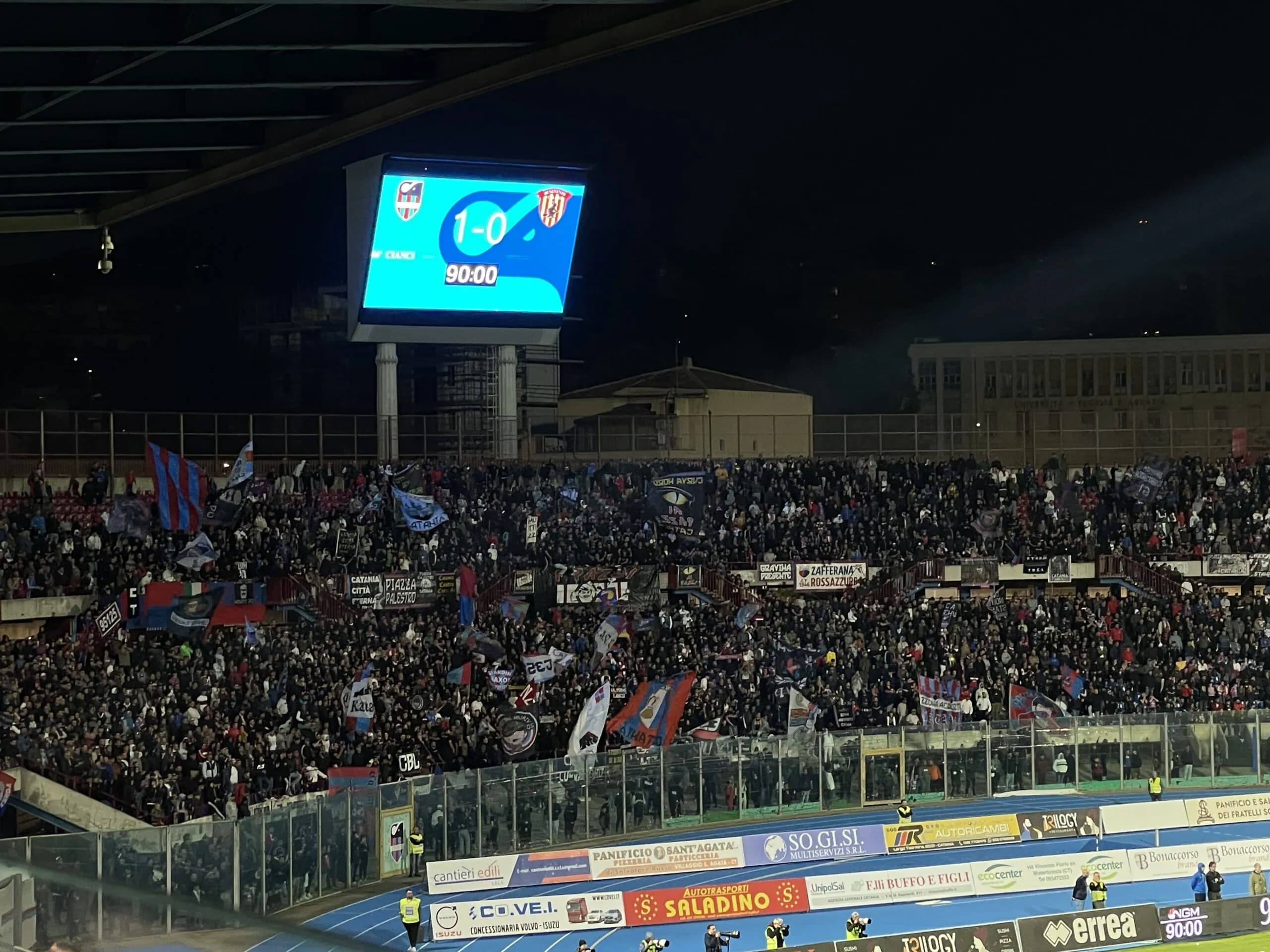 Battuto il Benevento, il Catania si regala salvezza e play off