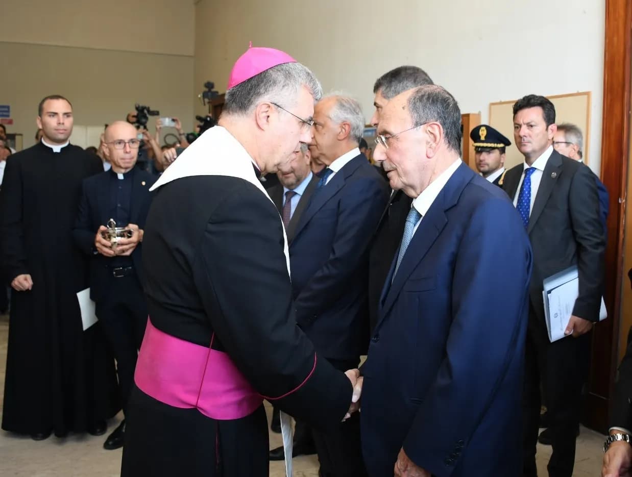 La fiction dopo il rogo, Schifani: “Per Stromboli, oltre al danno, pure la beffa”