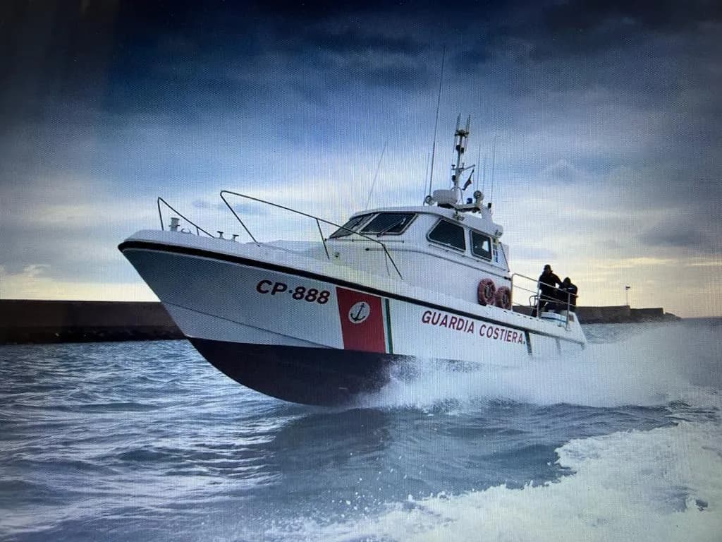 Zattere per aperitivi allo Stagnone: strutture sequestrate da Guardia costiera