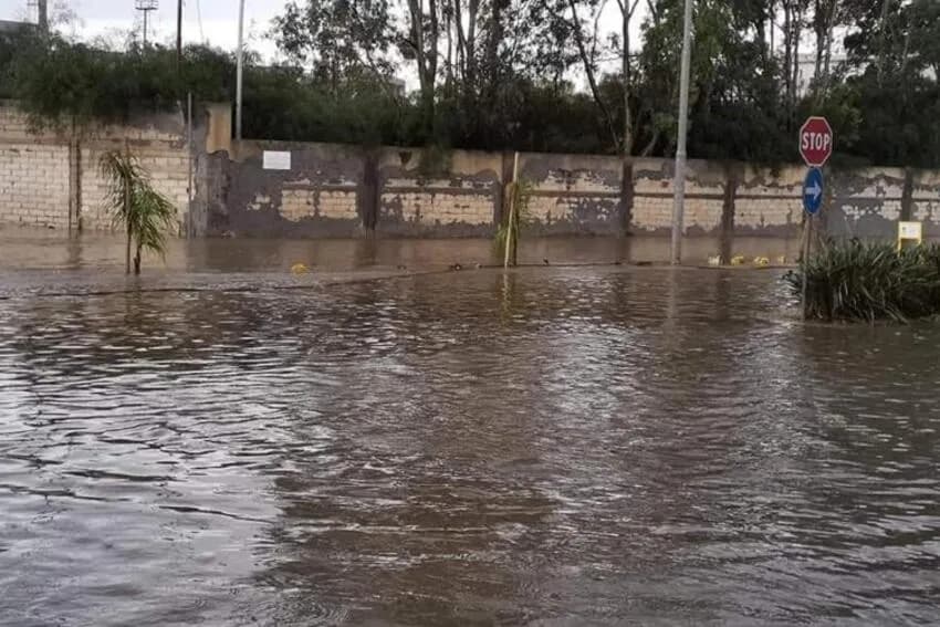 Nubifragio a Porticello: affonda barca, si cercano i dispersi