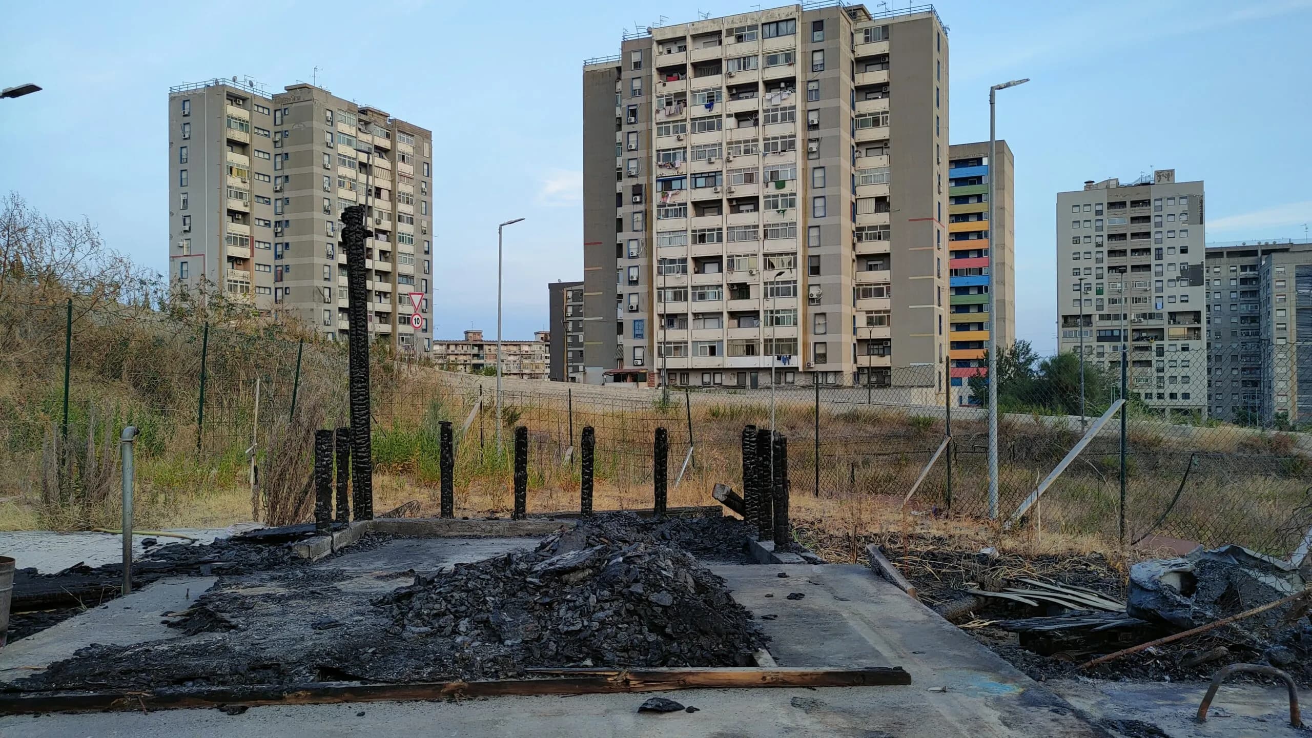 Catania, l’assemblea dopo il rogo degli orti urbani di Librino
