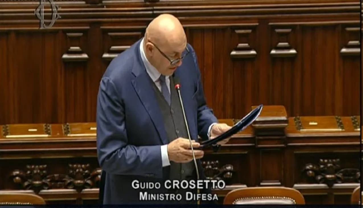 Venti di guerra, Crosetto alla Camera: “Pronti a fare fronte a ogni esigenza”