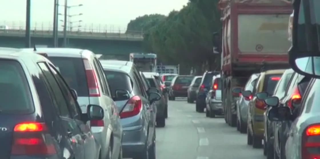 Camion fermo sull’A19, traffico in tilt