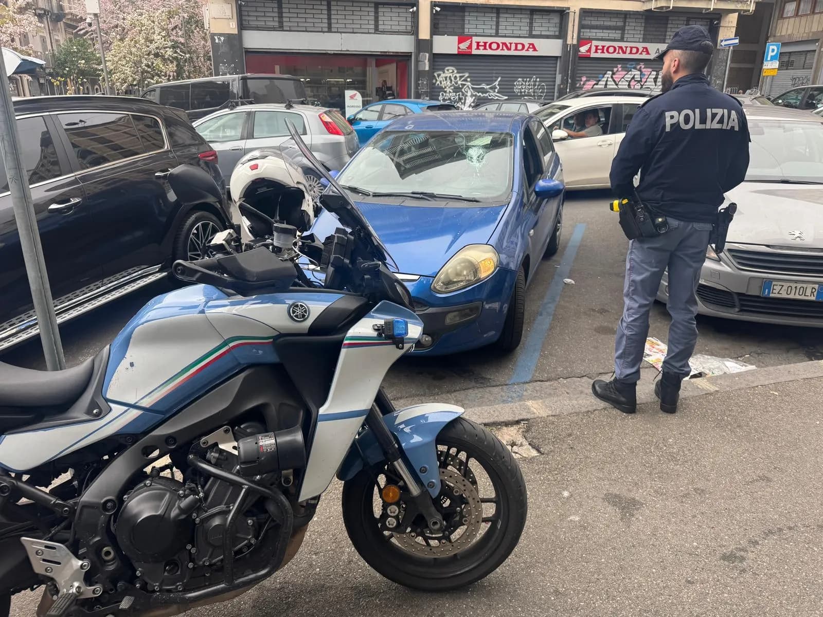 Catania, vetri rotti e furti in auto in sosta: arrestato marocchino