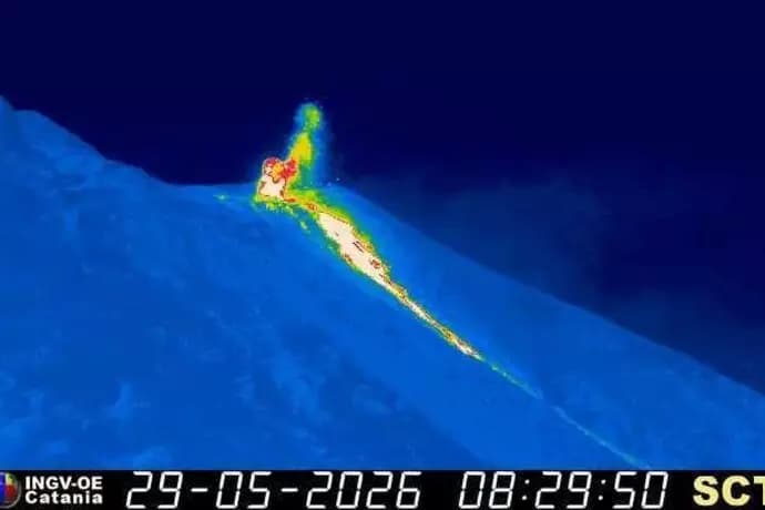 Stromboli, nuovo flusso lavico  nella Sciara del Fuoco