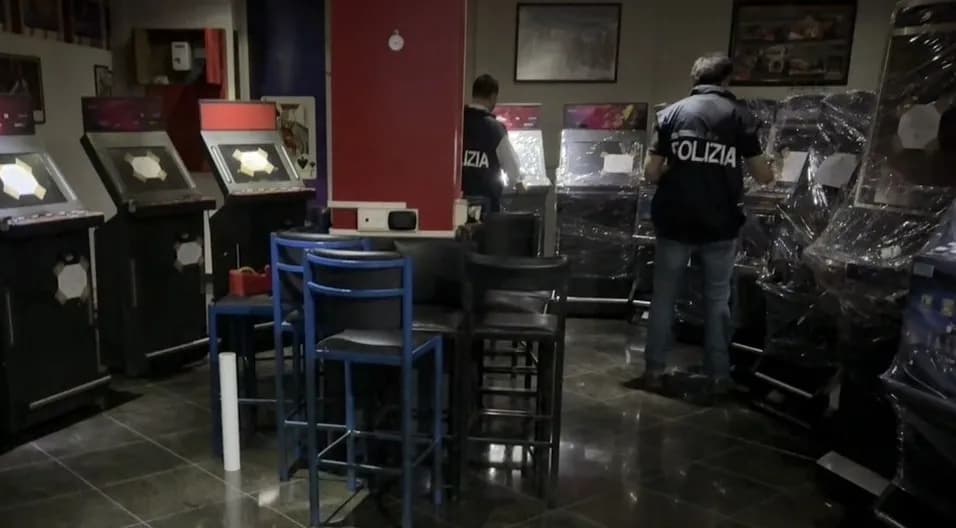 Gioco illegale, sequestrati 14 apparecchi. Sanzioni per 155 mila euro