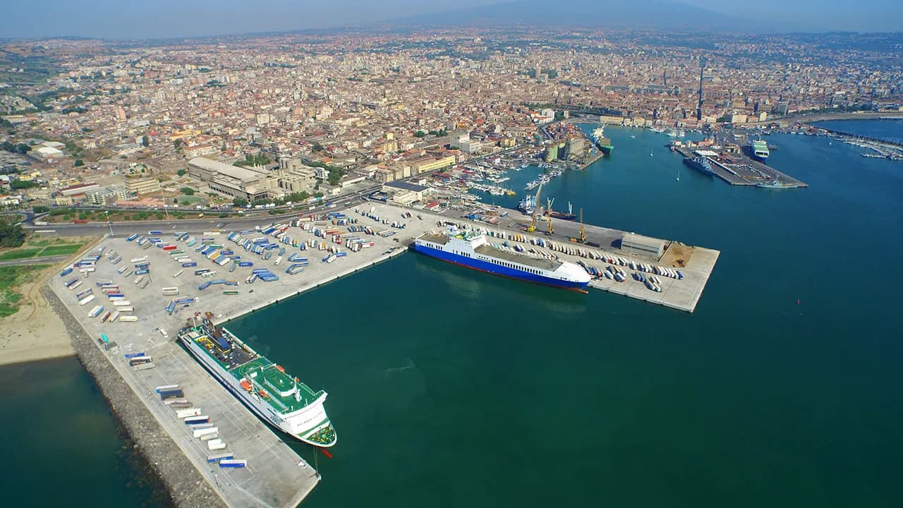 Porto di Catania, firmate le concessioni per il riordino delle aree operative