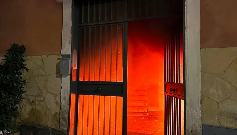 Catania, incendio in un condominio salvate sette persone