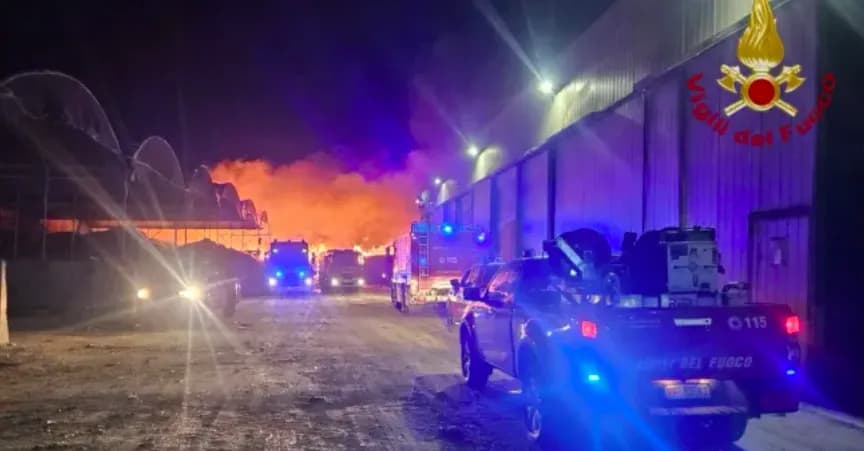 Marsala, incendio in una ditta di raccolta differenziata