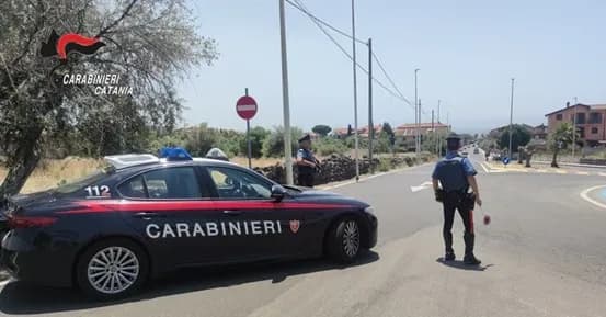 Bimbo di 3 anni salvato mentre vagava solo in strada: denunciata la madre