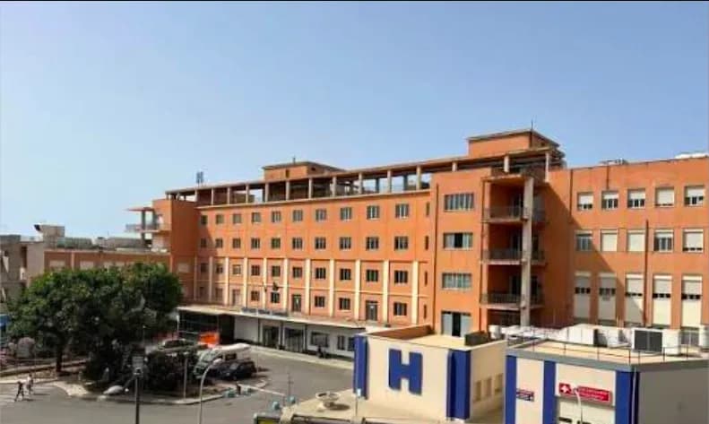 Ospedale di Gela, sindaco e giunta davanti al nosocomio: “no al depotenziamento”