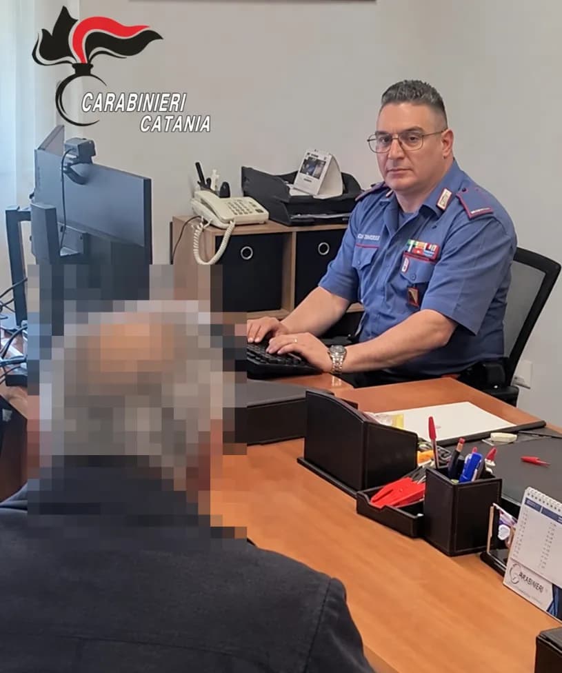 Tentano truffa ad anziano con finto sms delle Poste: i carabinieri denunciano 4 persone