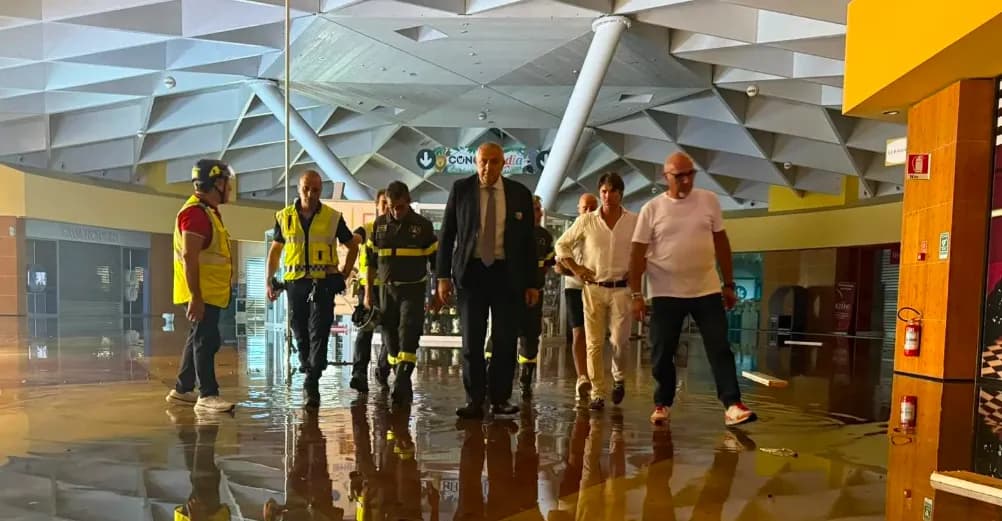 Incendio Conca D’Oro, ancora focolai attivi. Ieri sera il sopralluogo del sindaco Lagalla