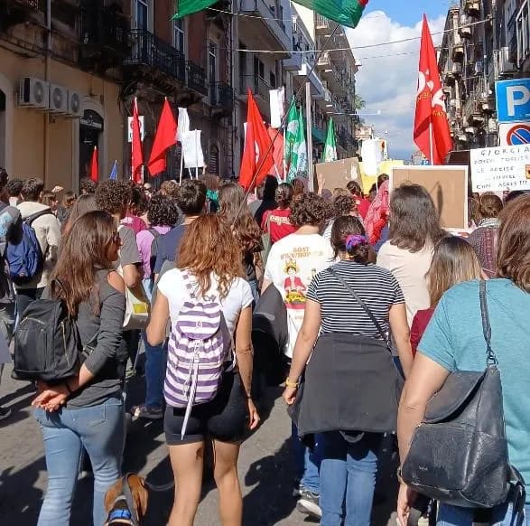Protesta contro il caro vita, in migliaia in piazza a Palermo e Catania
