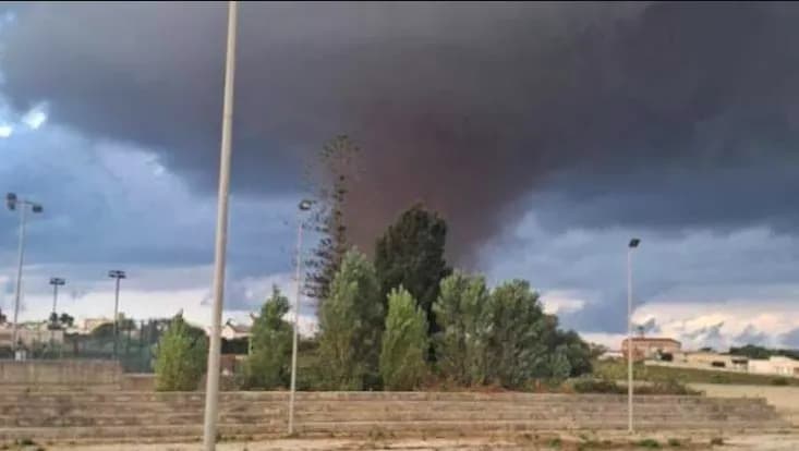 Marsala: doppia tromba marina, colpita una scuola