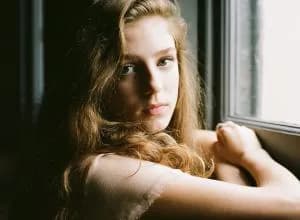 BIRDY – PEOPLE HELP THE PEOPLE
