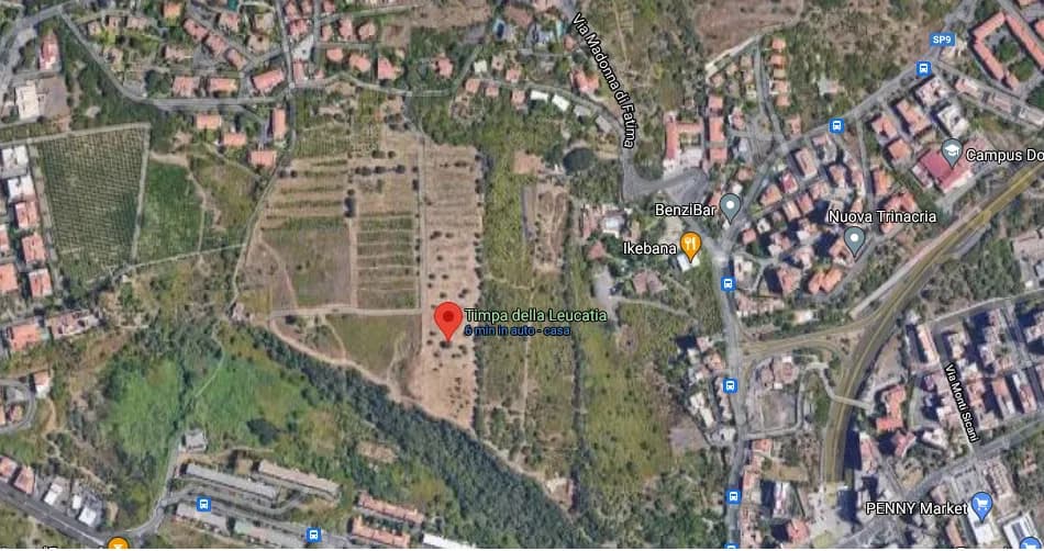 Cemento sulla Timpa di Leucatia: il Comune sospende i lavori