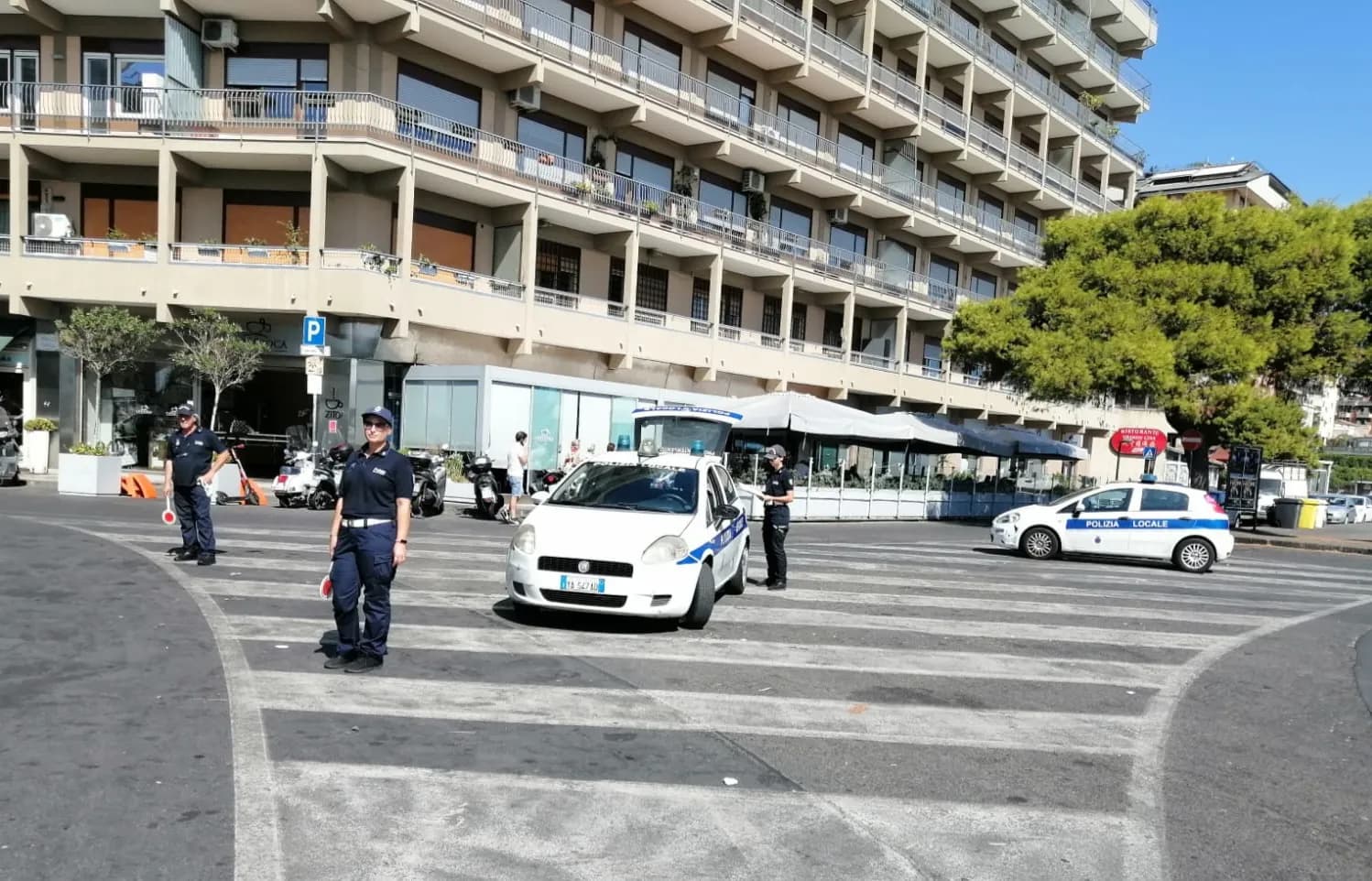 Catania, controlli straordinari in piazza Europa