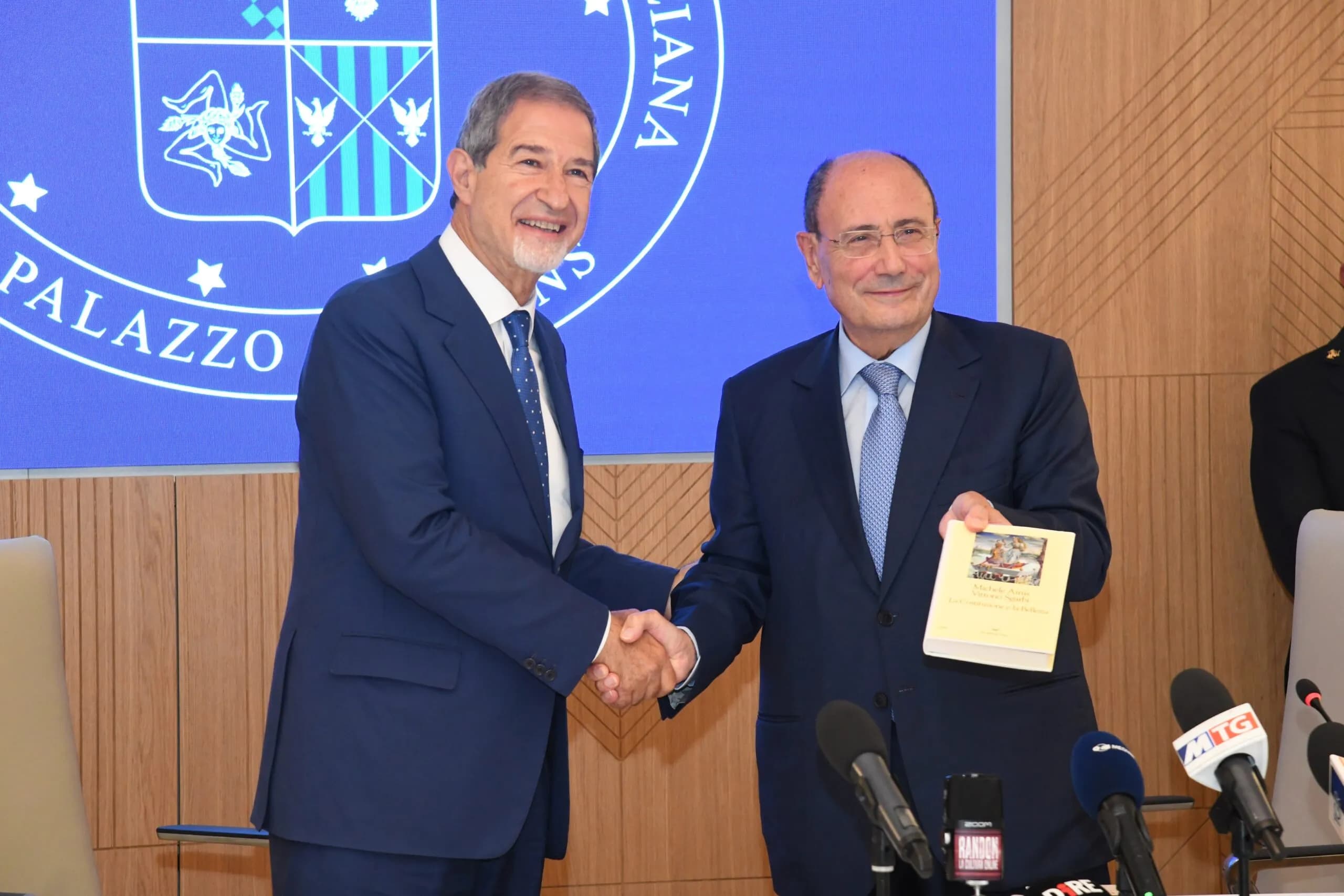 Schifani si insedia a Palazzo d’Orleans: “La mia terra ha bisogno di un governo unito”