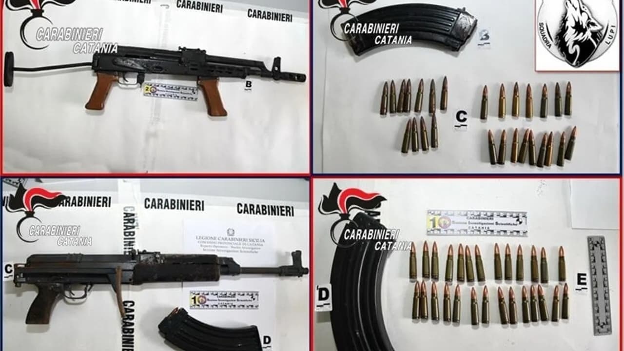 Droga e armi nel sottoscala di un palazzo in viale Moncada