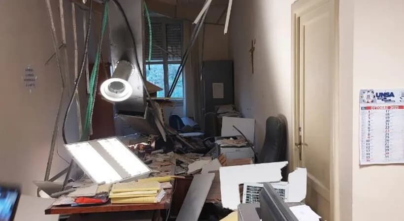 Crolla il soffitto dell’ufficio segreteria Gip Catania: nessun ferito