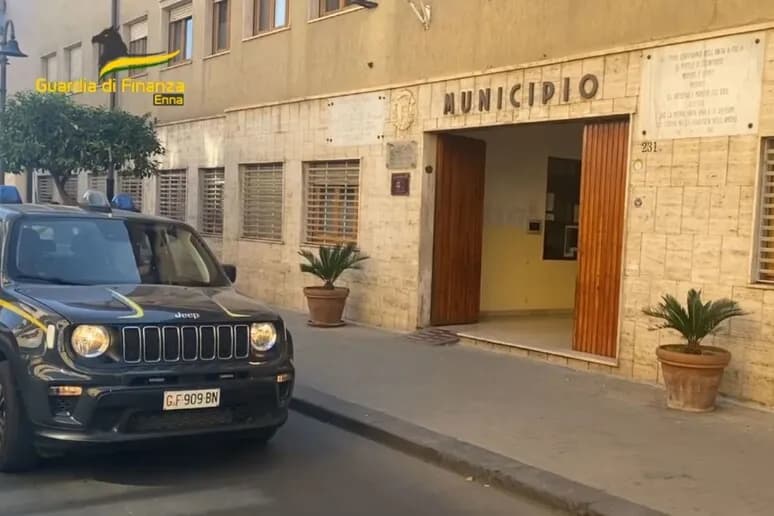 Falso in bilancio in un Comune dell’ennese: rinvio a giudizio per 14 indagati