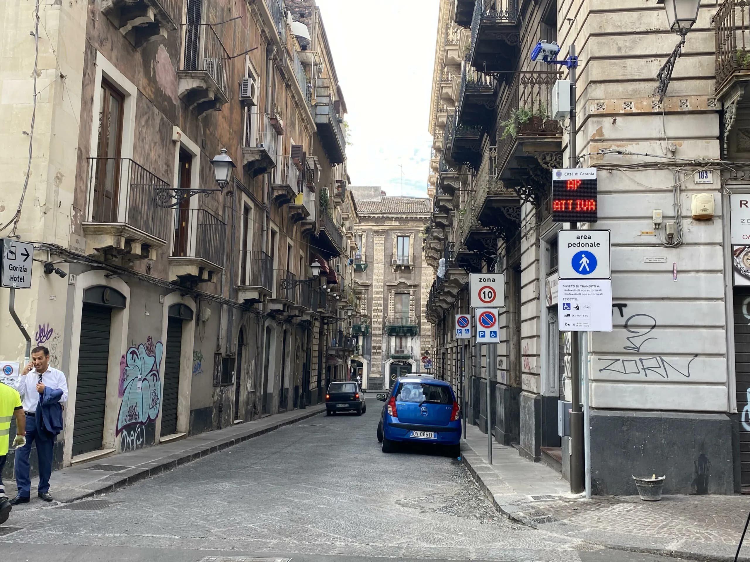 Catania, piazza Mazzini definitivamente pedonale: attivi i varchi
