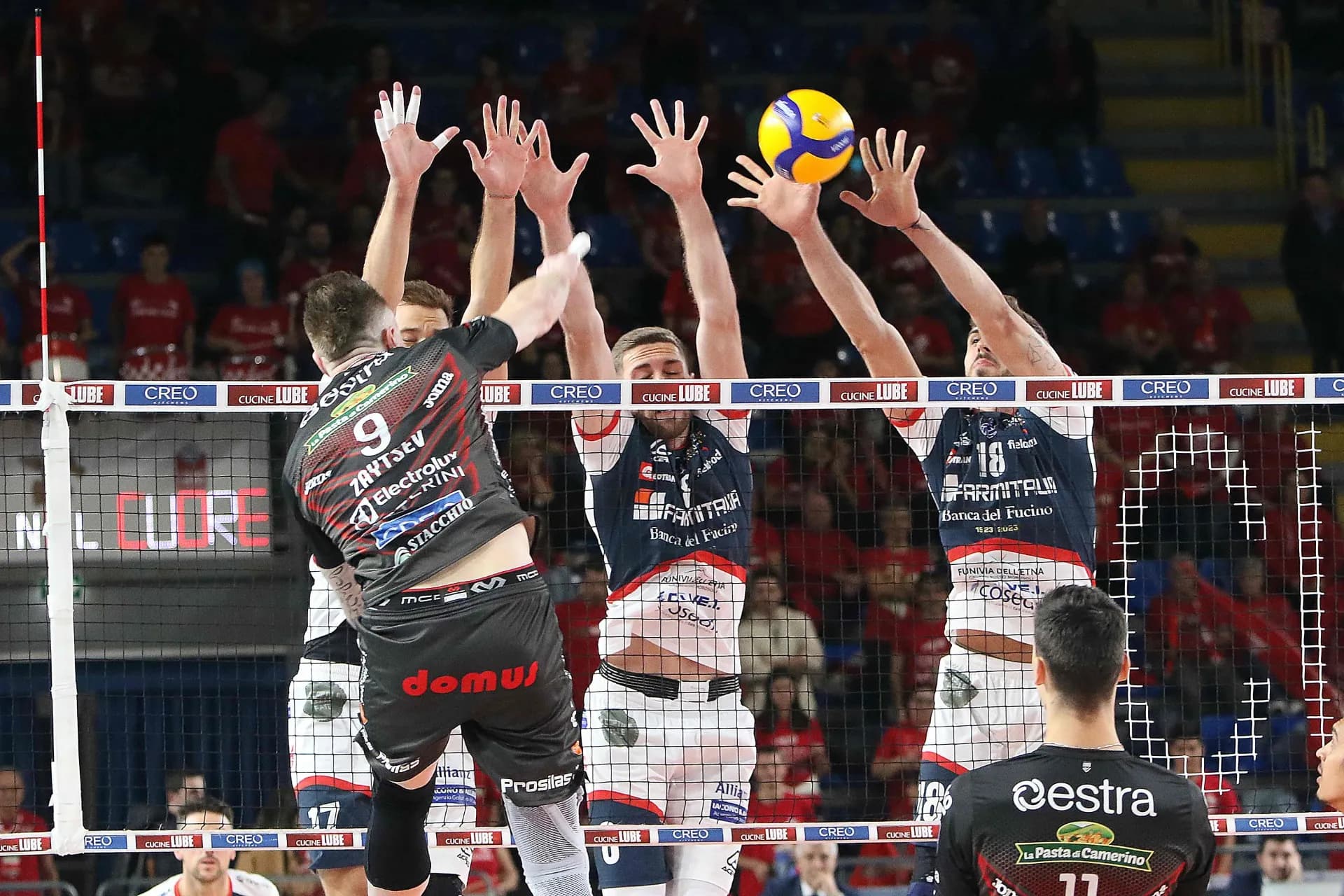Volley, Farmitalia Saturnia battuta 3-0 da Zaytsev e compagni