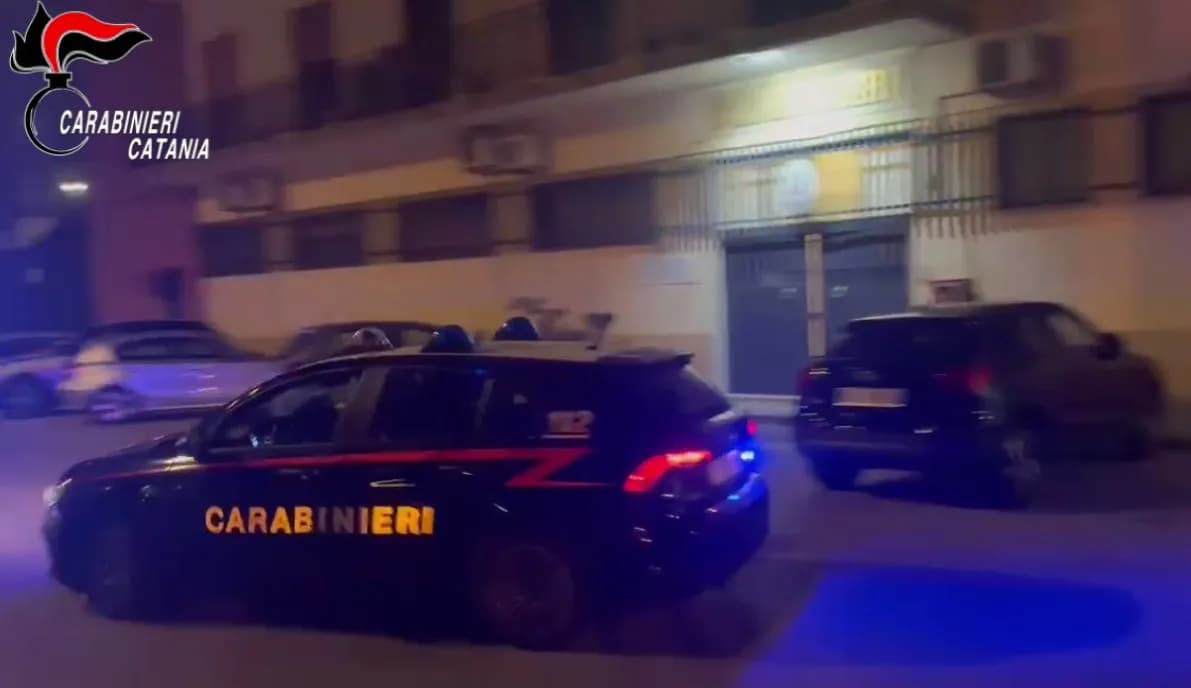 Mafia, controllo delle aste e droga: 17 misure cautelari